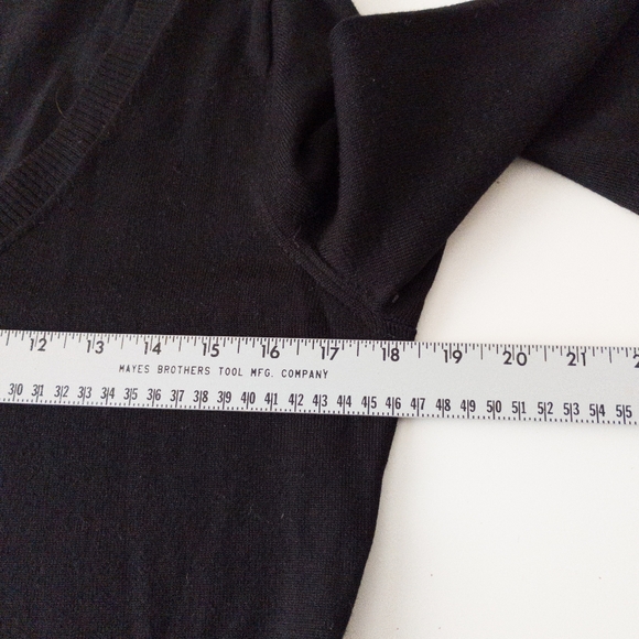 Banana Republic Extra Fine Merino V Neck Sweater Black Size Medium - Picture 4 of 6